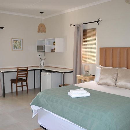 Travel North Guesthouse Цумеб Екстериор снимка