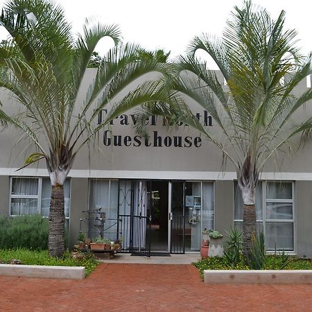 Travel North Guesthouse Цумеб Екстериор снимка