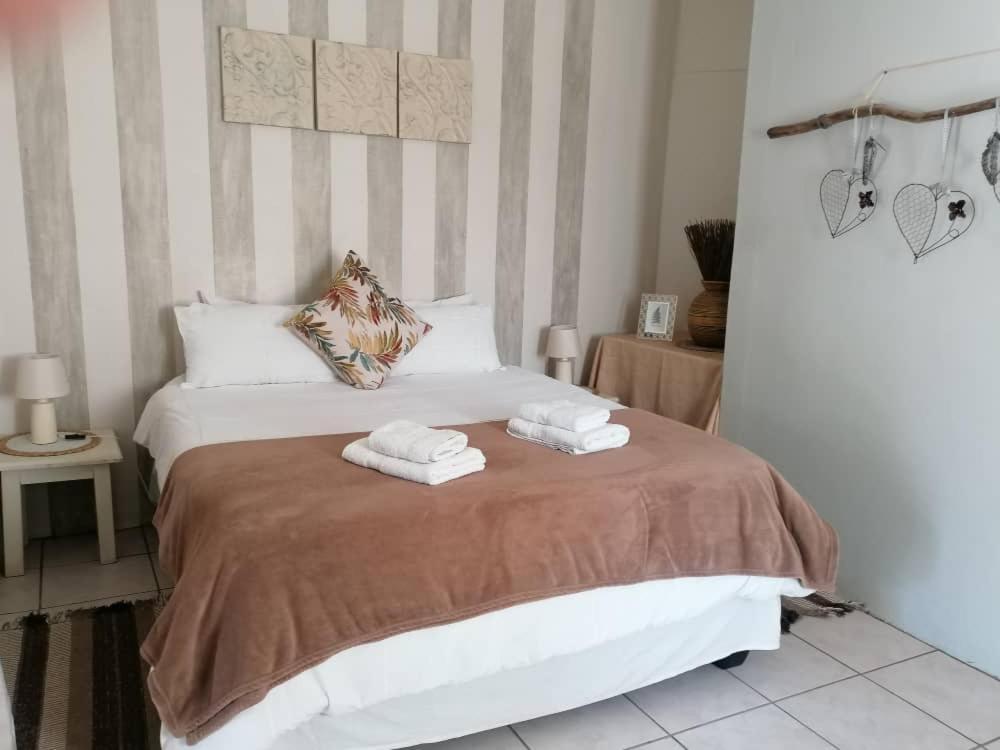 Travel North Guesthouse Цумеб Екстериор снимка