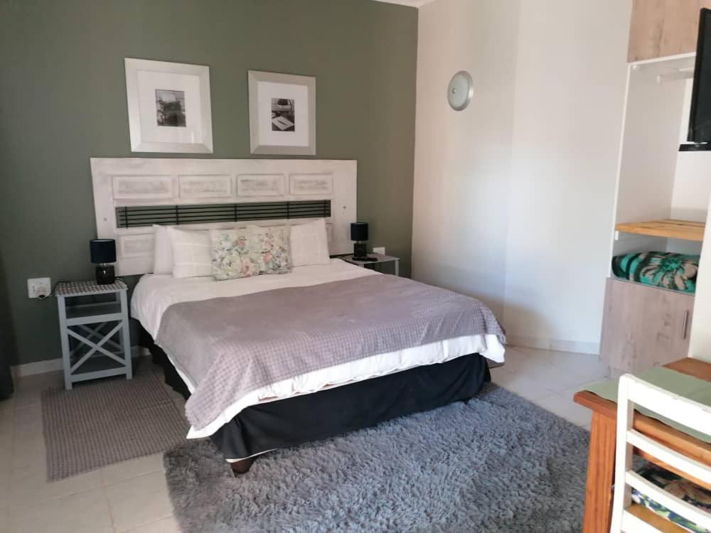 Travel North Guesthouse Цумеб Екстериор снимка