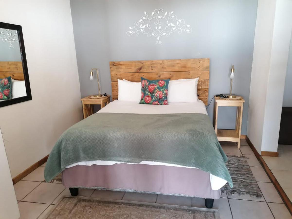 Travel North Guesthouse Цумеб Екстериор снимка