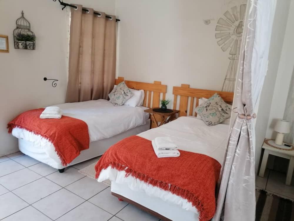 Travel North Guesthouse Цумеб Екстериор снимка