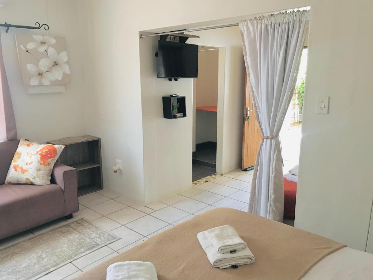 Travel North Guesthouse Цумеб Екстериор снимка