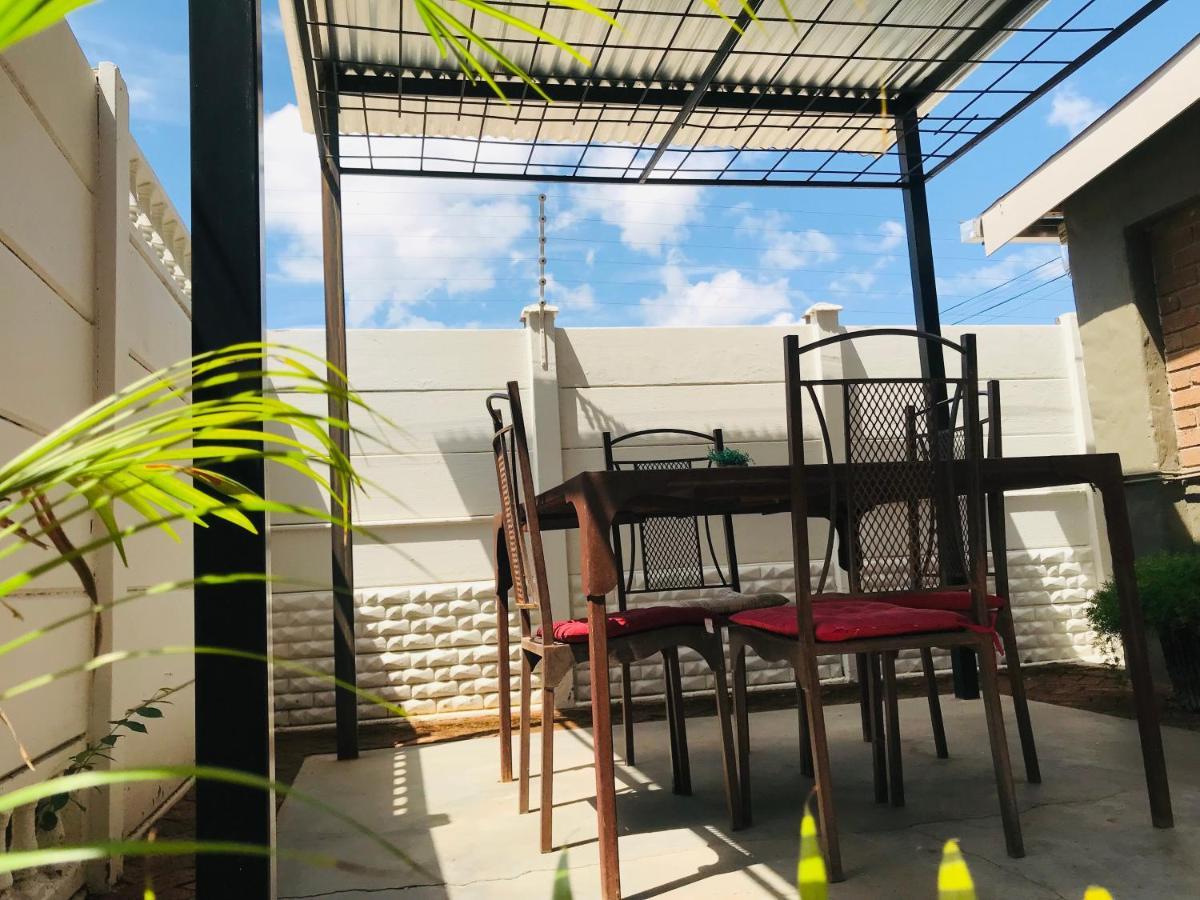 Travel North Guesthouse Цумеб Екстериор снимка
