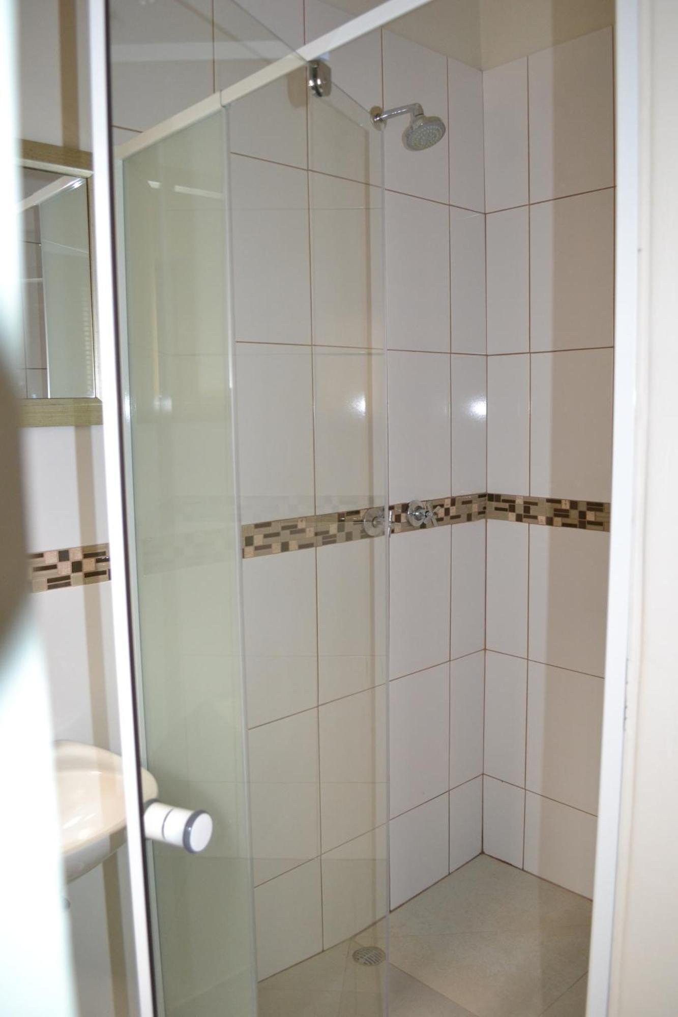 Travel North Guesthouse Цумеб Екстериор снимка