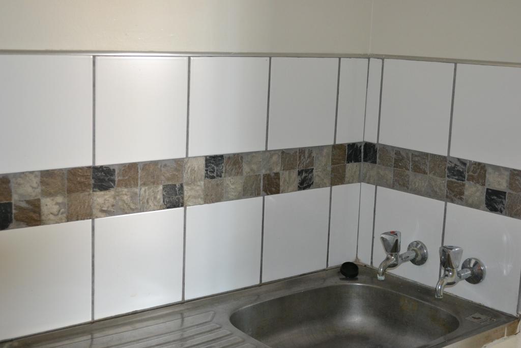 Travel North Guesthouse Цумеб Екстериор снимка