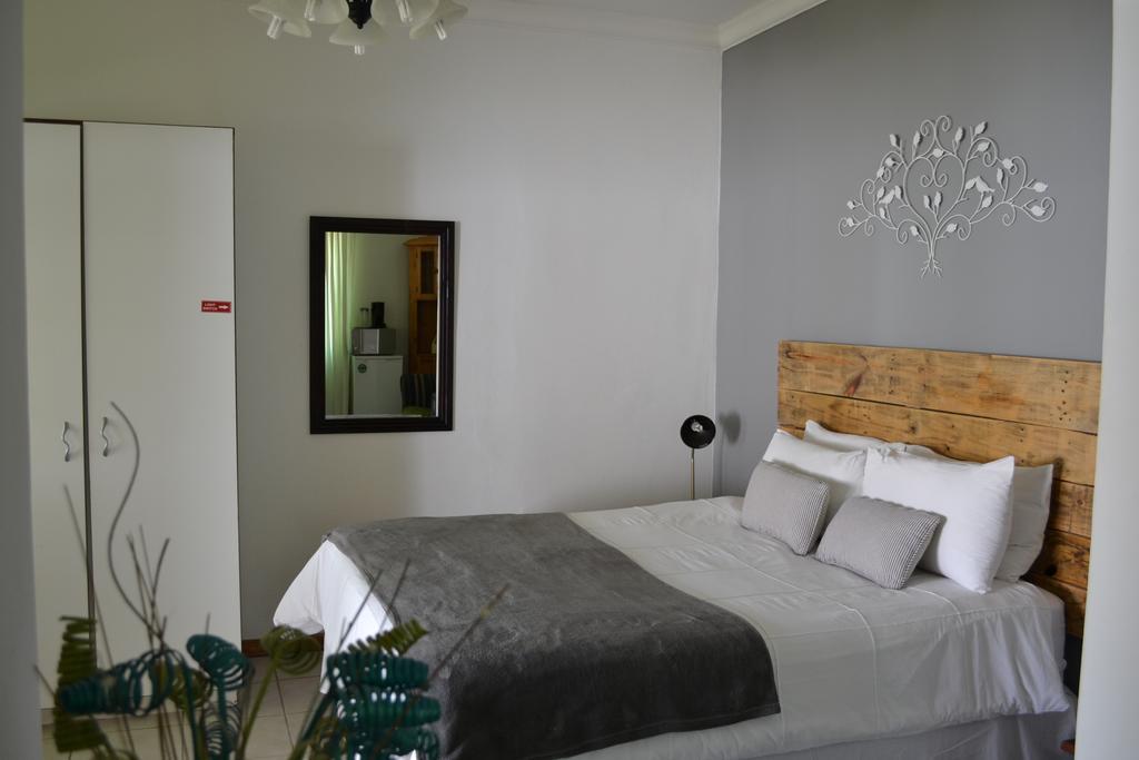 Travel North Guesthouse Цумеб Екстериор снимка