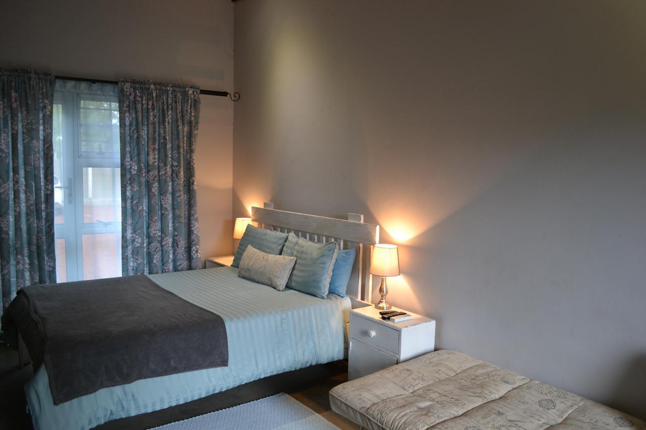 Travel North Guesthouse Цумеб Екстериор снимка