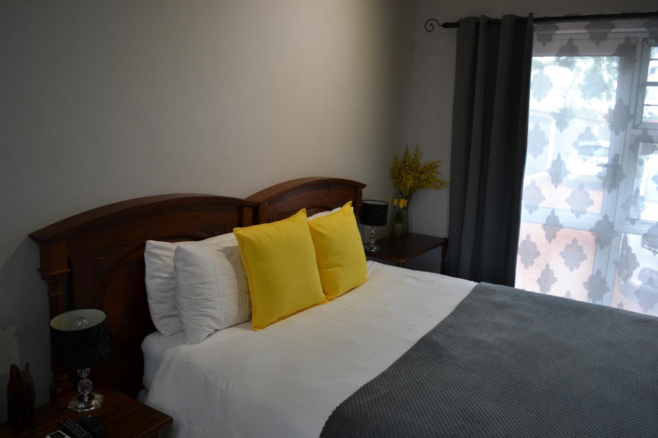 Travel North Guesthouse Цумеб Екстериор снимка