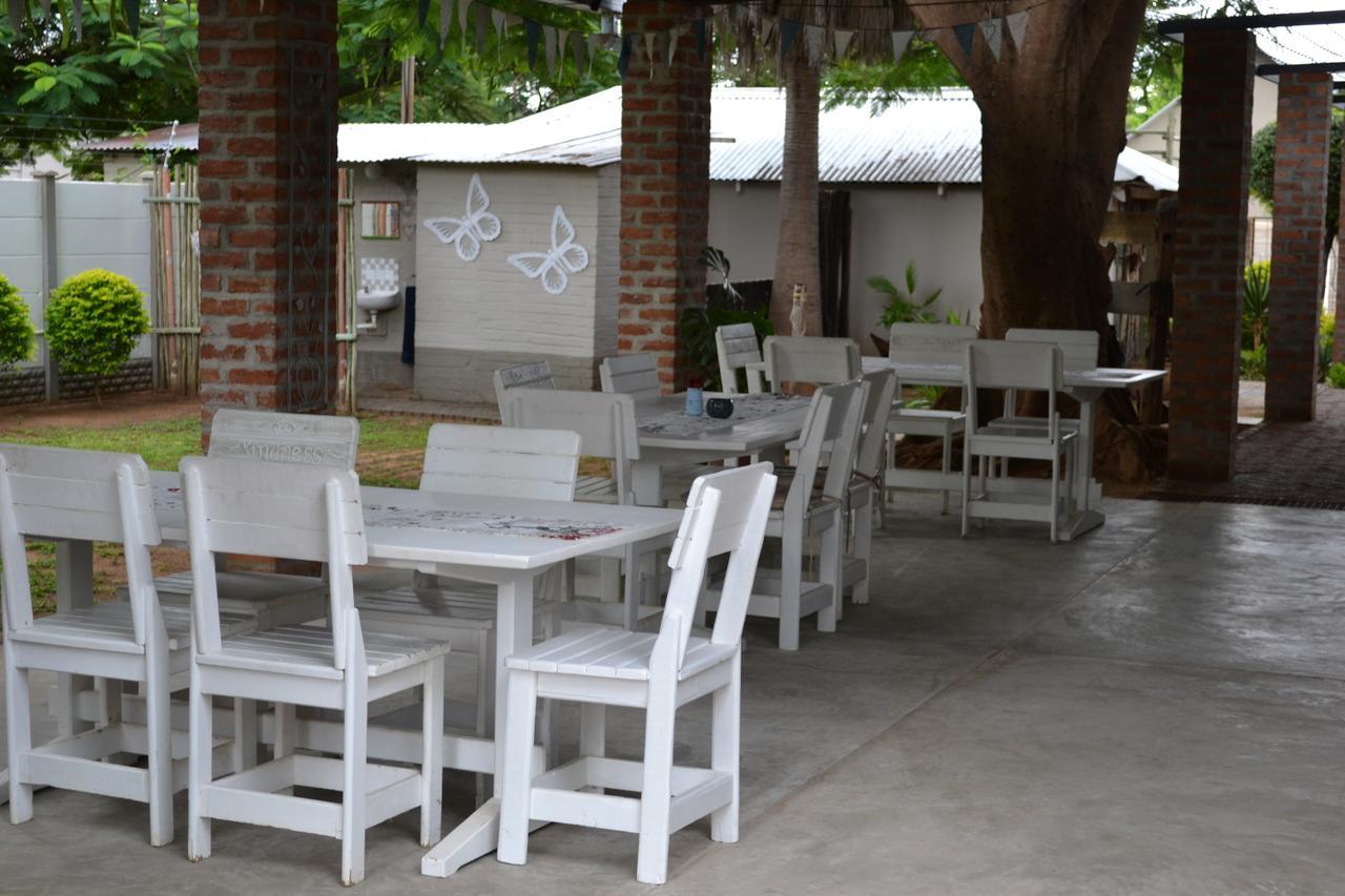Travel North Guesthouse Цумеб Екстериор снимка